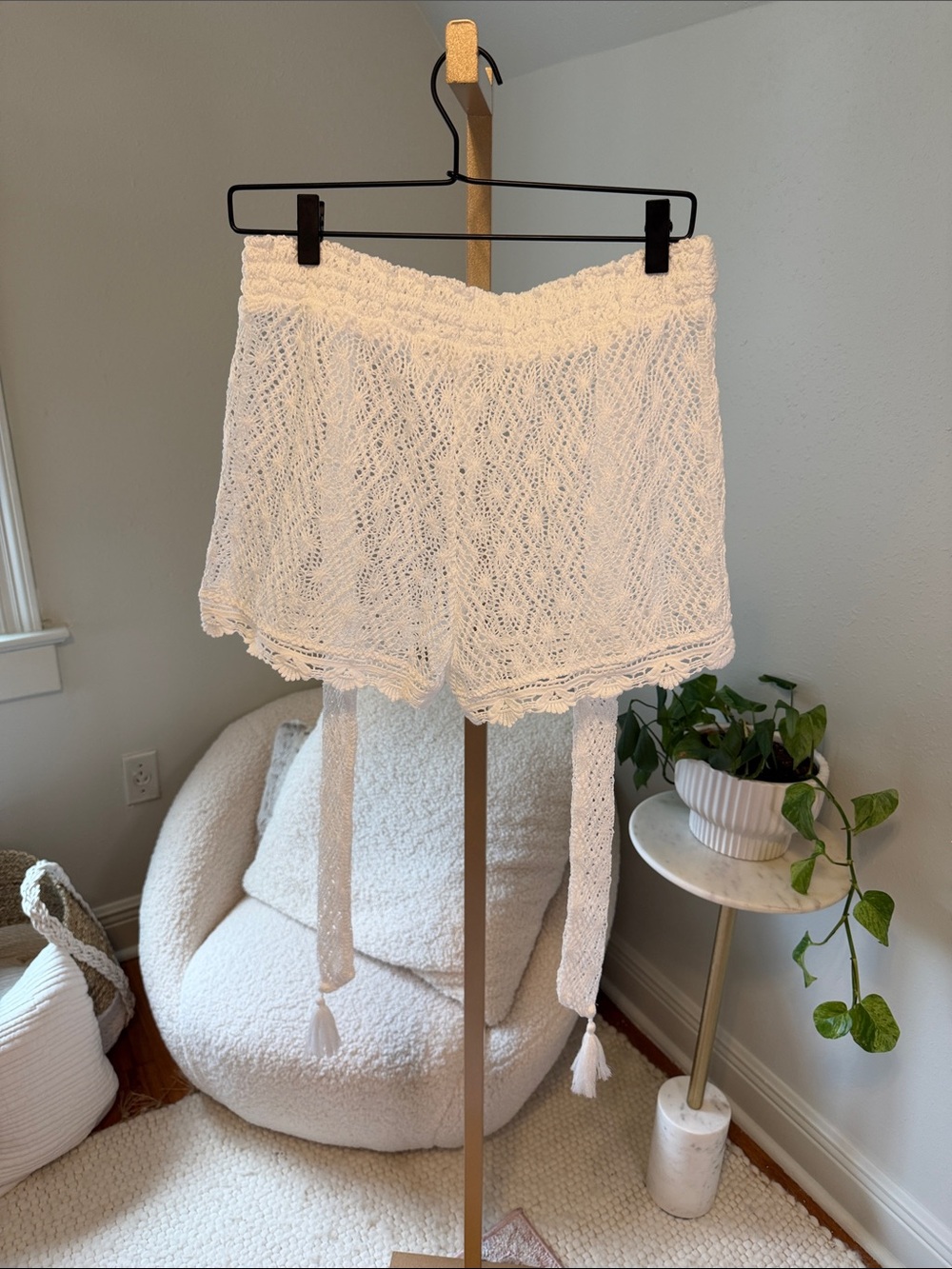 NWOT Trina Turk White Crochet Tie-Waist Bikini Cover-Up Shorts - Picture 6 of 6